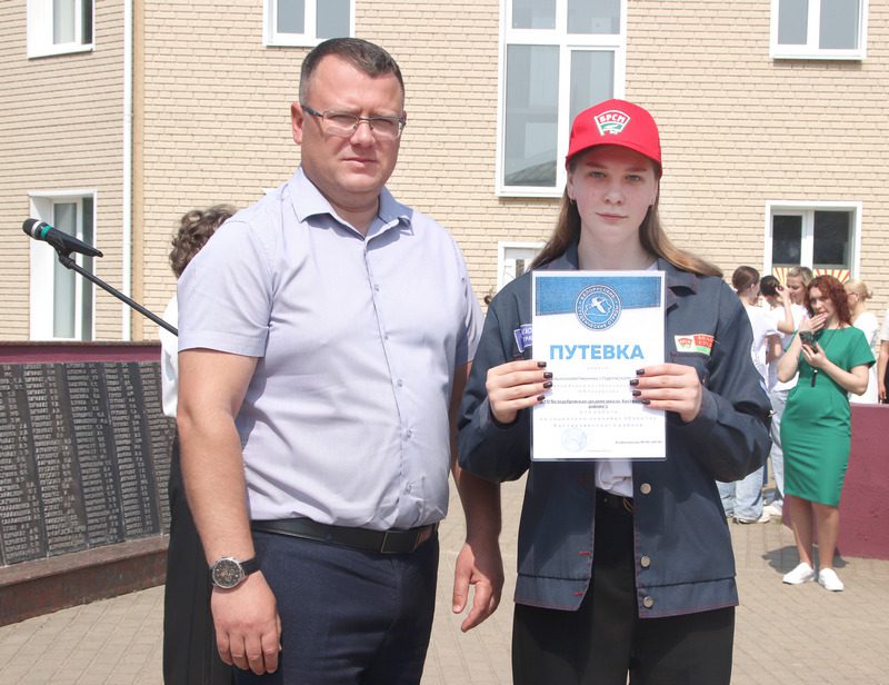 В Костюковичах в торжественной обстановке дан старт третьему "Трудовому семестру" В Костюковичах в торжественной обстановке дан старт третьему "Трудовому семестру"