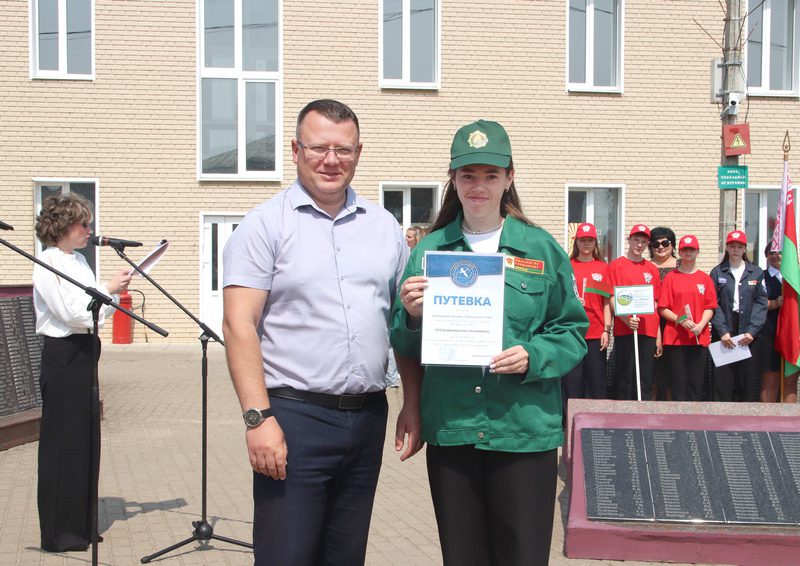 В Костюковичах в торжественной обстановке дан старт третьему "Трудовому семестру" В Костюковичах в торжественной обстановке дан старт третьему "Трудовому семестру"