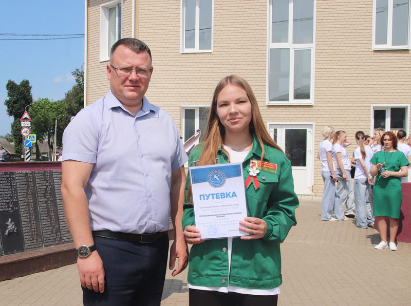 В Костюковичах в торжественной обстановке дан старт третьему "Трудовому семестру" В Костюковичах в торжественной обстановке дан старт третьему "Трудовому семестру"