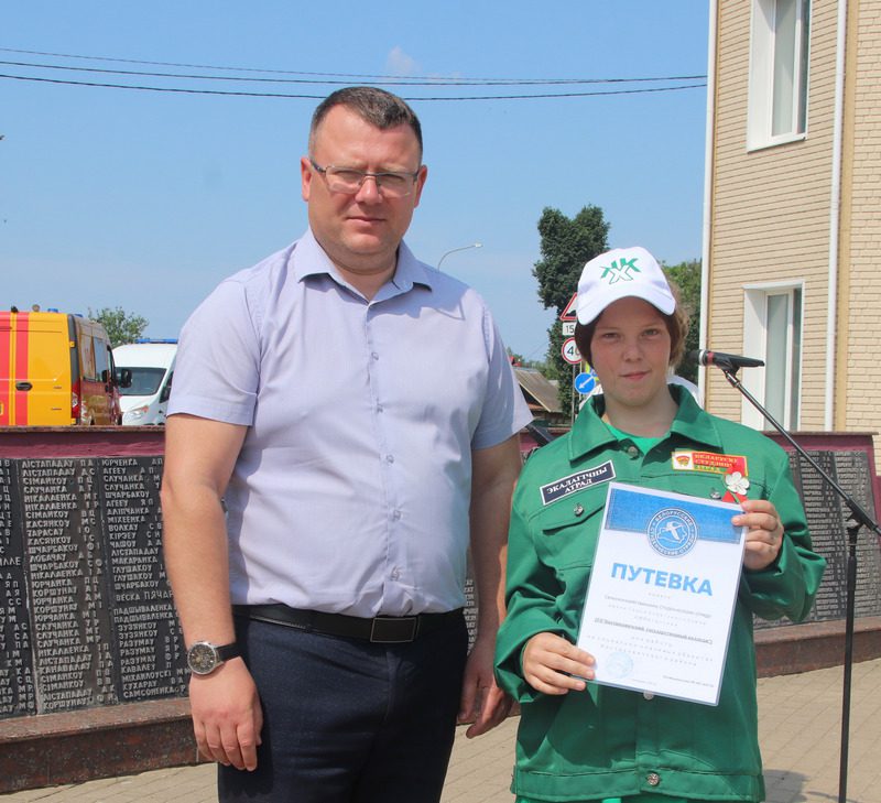 В Костюковичах в торжественной обстановке дан старт третьему "Трудовому семестру" В Костюковичах в торжественной обстановке дан старт третьему "Трудовому семестру"