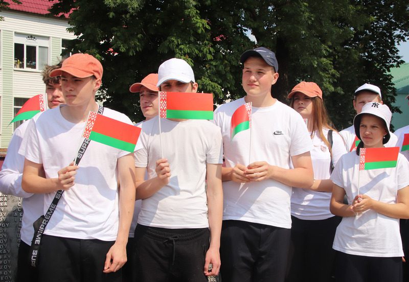 В Костюковичах в торжественной обстановке дан старт третьему "Трудовому семестру" В Костюковичах в торжественной обстановке дан старт третьему "Трудовому семестру"