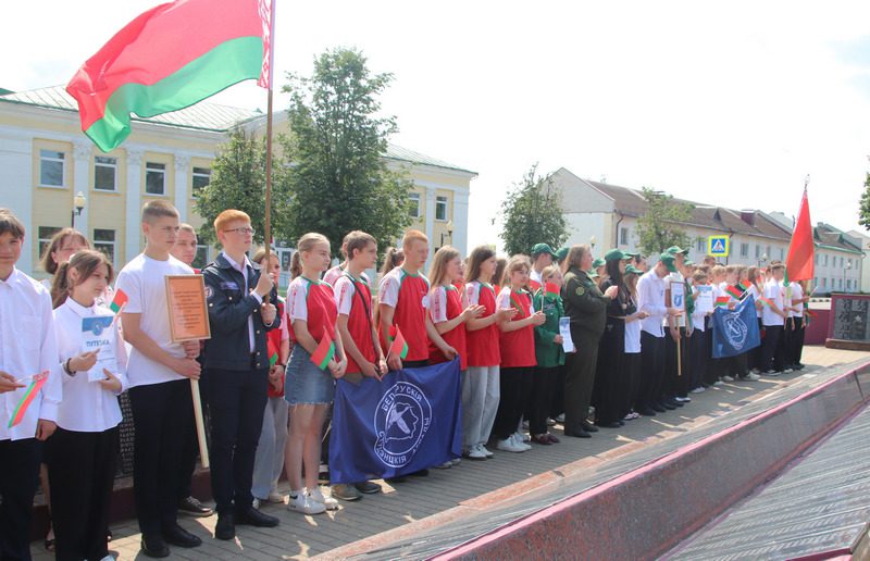 В Костюковичах в торжественной обстановке дан старт третьему "Трудовому семестру" В Костюковичах в торжественной обстановке дан старт третьему "Трудовому семестру"