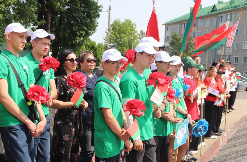 В Костюковичах в торжественной обстановке дан старт третьему "Трудовому семестру" В Костюковичах в торжественной обстановке дан старт третьему "Трудовому семестру"