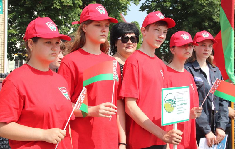 В Костюковичах в торжественной обстановке дан старт третьему "Трудовому семестру" В Костюковичах в торжественной обстановке дан старт третьему "Трудовому семестру"