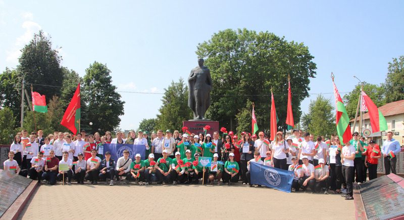 В Костюковичах в торжественной обстановке дан старт третьему "Трудовому семестру" В Костюковичах в торжественной обстановке дан старт третьему "Трудовому семестру"