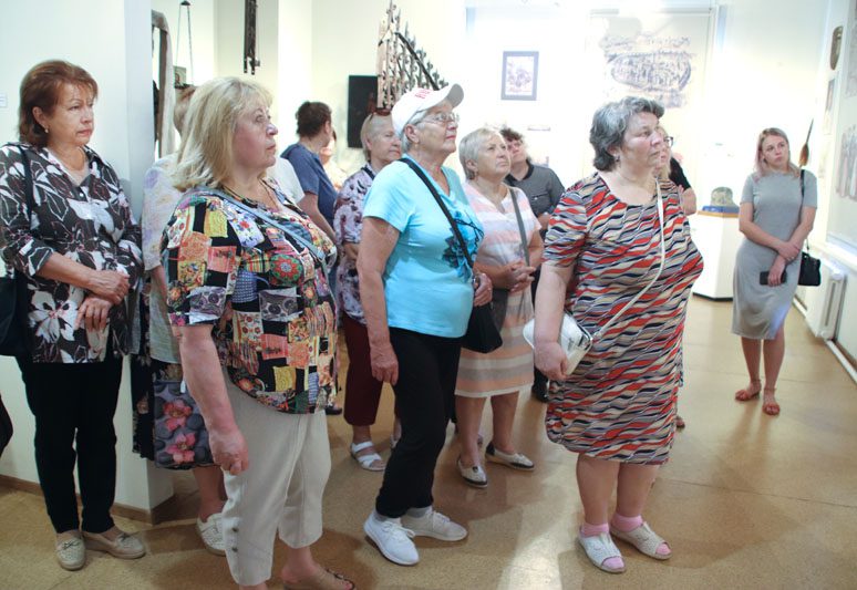 Прикоснуться к Нерукотворному образу смогли волонтеры и члены группы «Активное долголетие» Прикоснуться к Нерукотворному образу смогли волонтеры и члены группы «Активное долголетие»