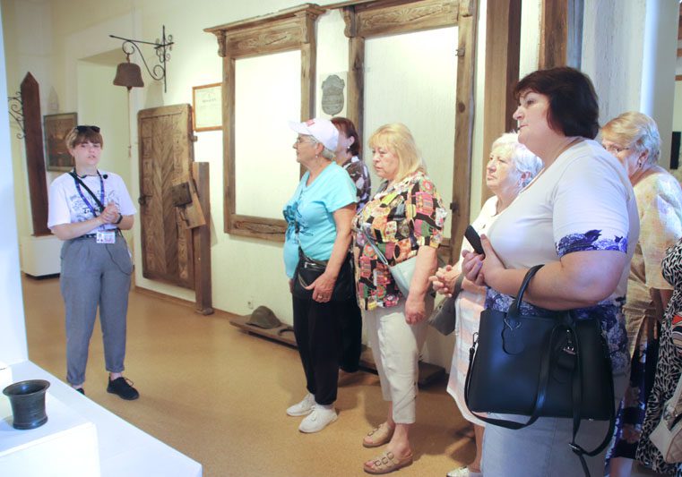 Прикоснуться к Нерукотворному образу смогли волонтеры и члены группы «Активное долголетие» Прикоснуться к Нерукотворному образу смогли волонтеры и члены группы «Активное долголетие»