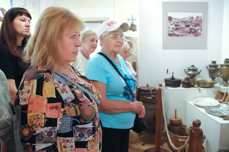 Прикоснуться к Нерукотворному образу смогли волонтеры и члены группы «Активное долголетие» Прикоснуться к Нерукотворному образу смогли волонтеры и члены группы «Активное долголетие»