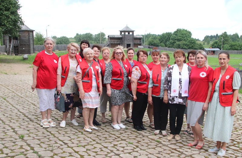 Прикоснуться к Нерукотворному образу смогли волонтеры и члены группы «Активное долголетие» Прикоснуться к Нерукотворному образу смогли волонтеры и члены группы «Активное долголетие»