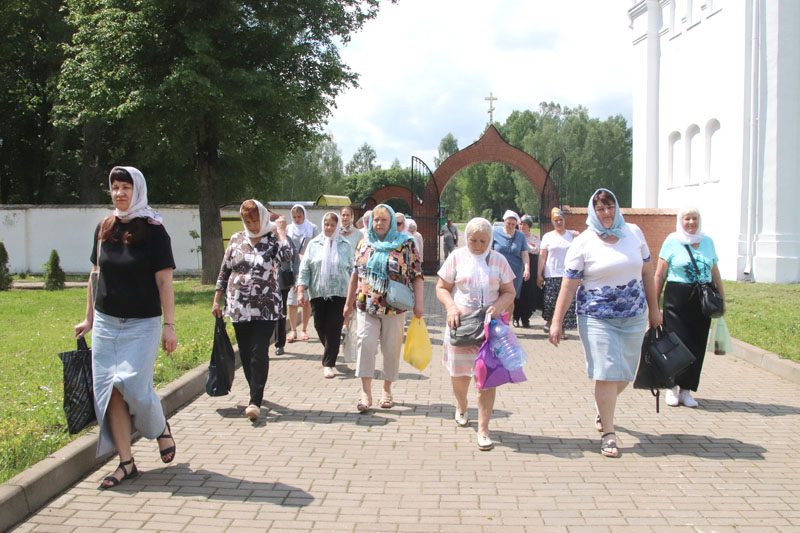 Прикоснуться к Нерукотворному образу смогли волонтеры и члены группы «Активное долголетие» Прикоснуться к Нерукотворному образу смогли волонтеры и члены группы «Активное долголетие»