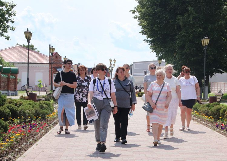 Прикоснуться к Нерукотворному образу смогли волонтеры и члены группы «Активное долголетие» Прикоснуться к Нерукотворному образу смогли волонтеры и члены группы «Активное долголетие»