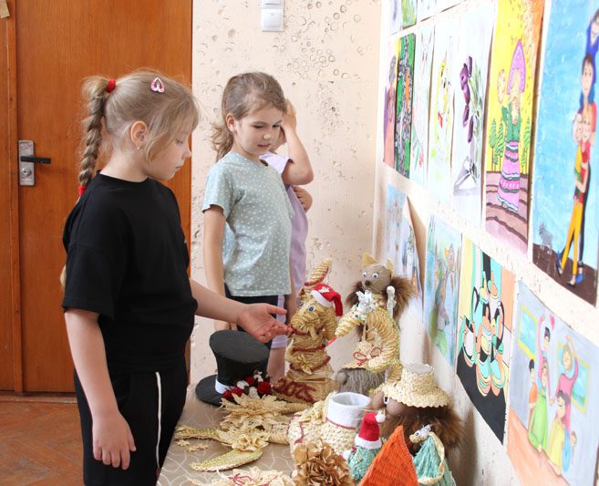 Выставка работ выпускников Костюковичской ДШИИ: приходите удивляться и восхищаться