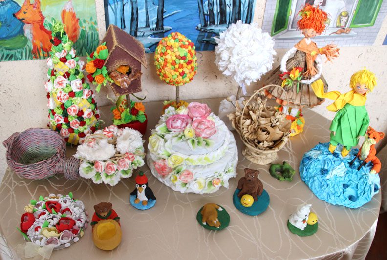 Выставка работ выпускников Костюковичской ДШИИ: приходите удивляться и восхищаться