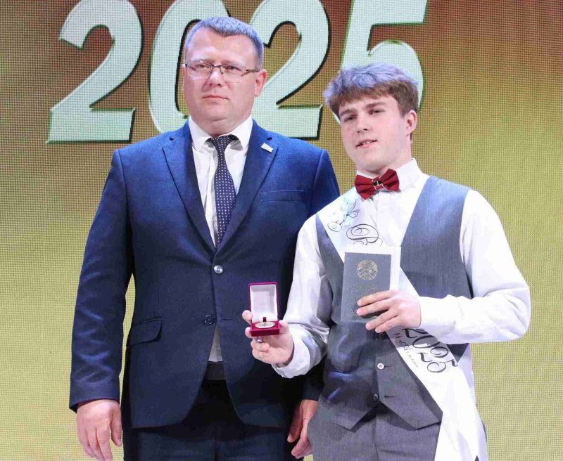 ФОТОФАКТ: Выпускной вечер прошел в Костюковичах