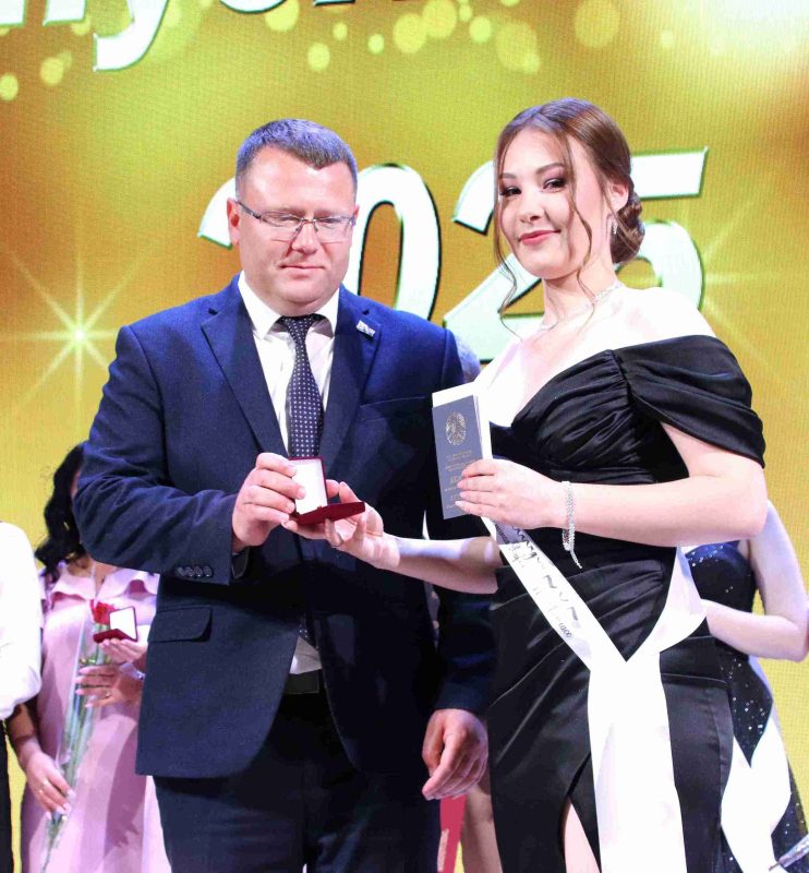 ФОТОФАКТ: Выпускной вечер прошел в Костюковичах