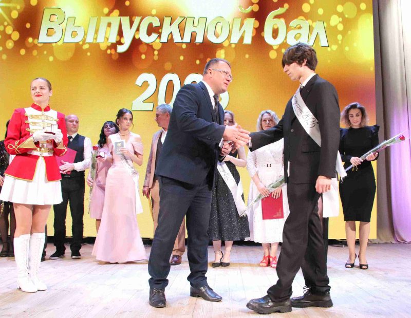 ФОТОФАКТ: Выпускной вечер прошел в Костюковичах