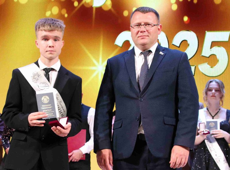 ФОТОФАКТ: Выпускной вечер прошел в Костюковичах