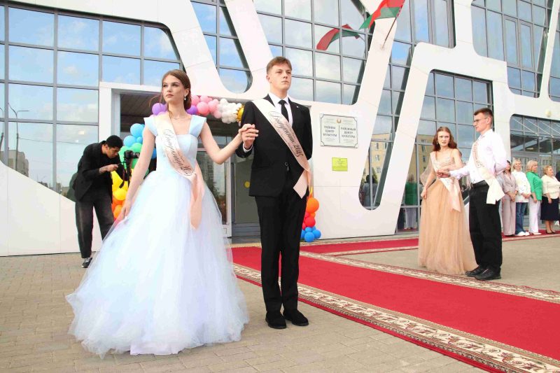 ФОТОФАКТ: Выпускной вечер прошел в Костюковичах