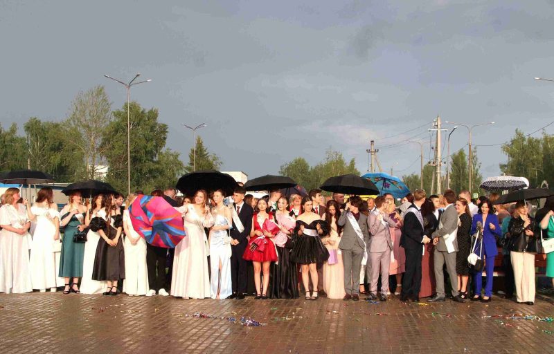 ФОТОФАКТ: Выпускной вечер прошел в Костюковичах