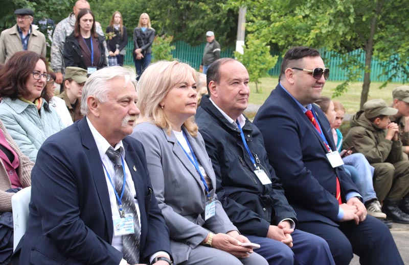 Белынковичи приветствовали гостей фестиваля "Письменков луг"