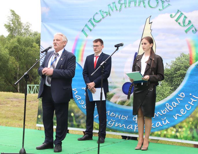 Белынковичи приветствовали гостей фестиваля "Письменков луг"