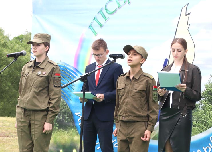 Белынковичи приветствовали гостей фестиваля "Письменков луг"
