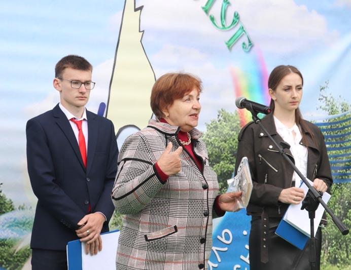 Белынковичи приветствовали гостей фестиваля "Письменков луг"