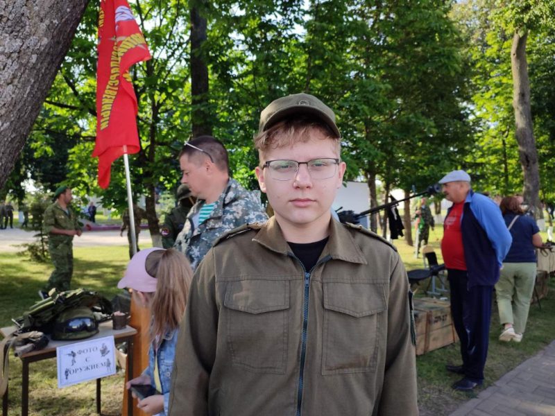 Участники акции памяти «Боевой расчет» посетили выставку оружия времен Великой Отечественной войны