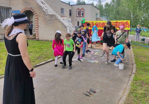 В Новых Самотевичах прошел "Праздник в стране детства"