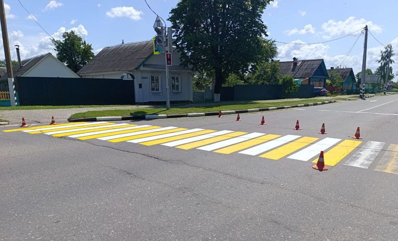 Асфальтированные дороги приводят в парадный вид Асфальтированные дороги приводят в парадный вид