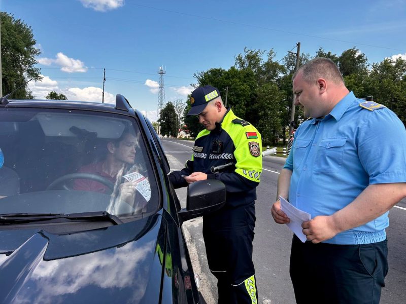 Безопасность на первом месте: инспекторы ГАИ проводят акцию на железнодорожных переездах Безопасность на первом месте: инспекторы ГАИ проводят акцию на железнодорожных переездах