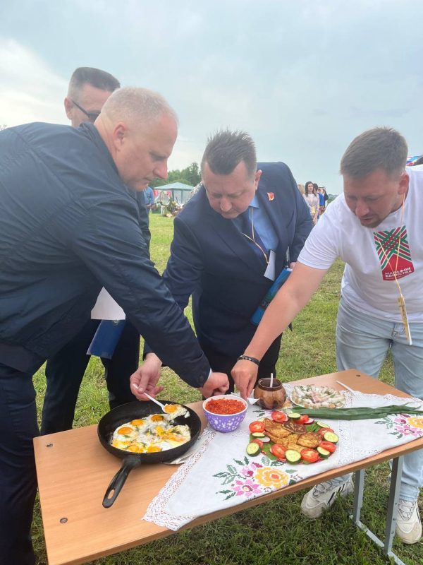 Семья Дятловых из Костюковичского района борется за звание «Властелина села» Семья Дятловых из Костюковичского района борется за звание «Властелина села»