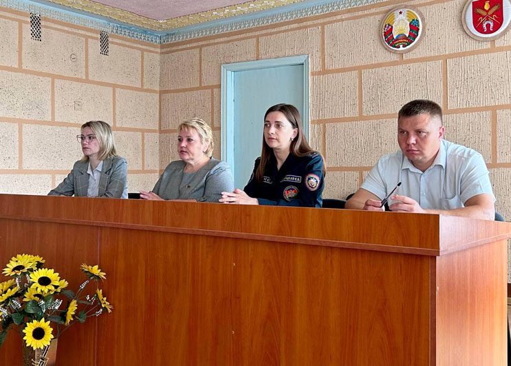 Информационная группа Ларисы Герасимовой встретилась с трудовыми коллективами