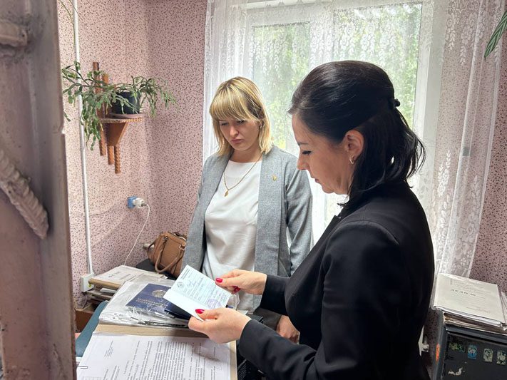 Каникулы в поле: муравильские школьники трудятся в студотряде