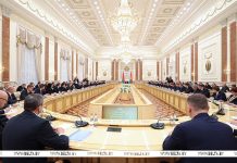 Тонкая настройка на внешнем контуре. Подробности совещания Лукашенко с дипломатами