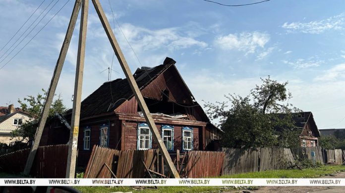 Аварийные бригады восстанавливают электроснабжение в более чем 60 населенных пунктах Беларуси