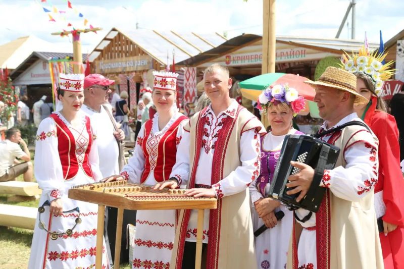 Костюковичские мастера и артисты представили район на фестивале в Александрии