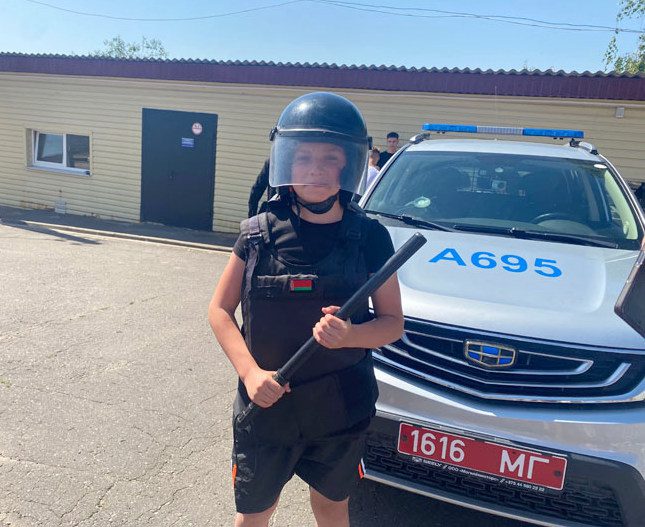 На страже спокойствия: юные костюковчане пообщались с сотрудниками Департамента охраны На страже спокойствия: юные костюковчане пообщались с сотрудниками Департамента охраны