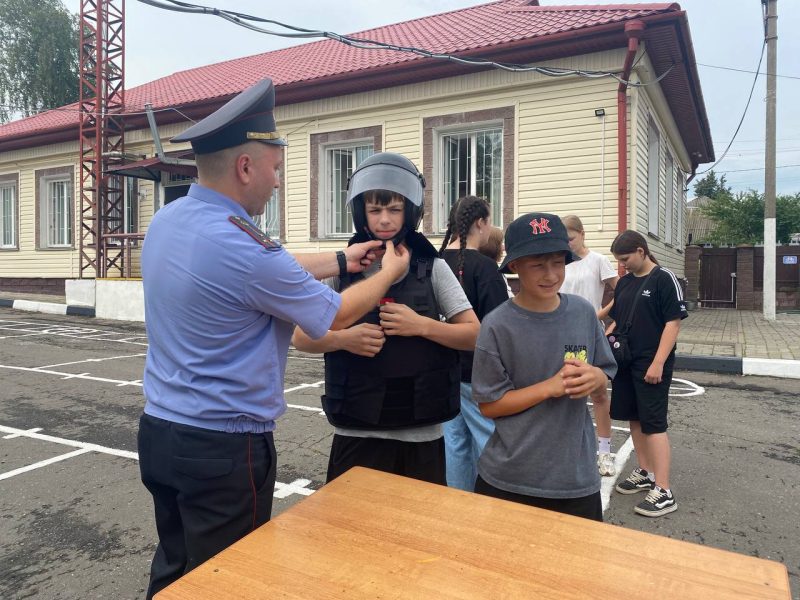 Герои в форме: экскурсия в Костюковичское отделение департамента охраны