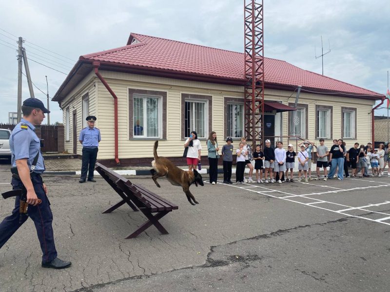 Герои в форме: экскурсия в Костюковичское отделение департамента охраны