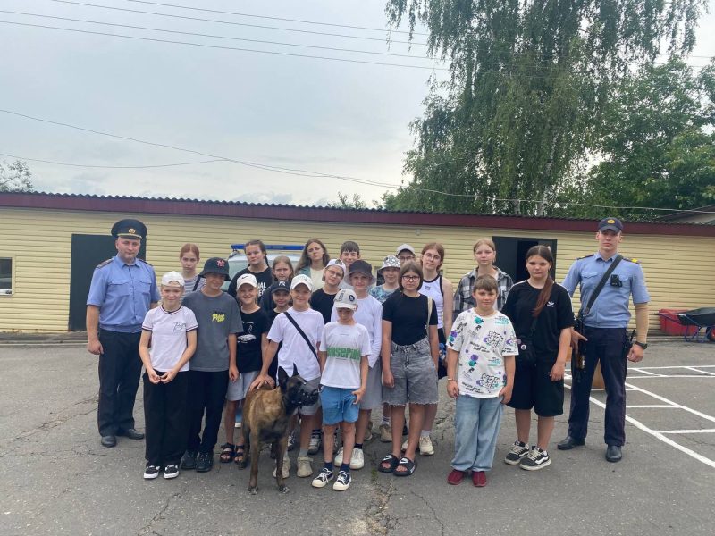 Герои в форме: экскурсия в Костюковичское отделение департамента охраны