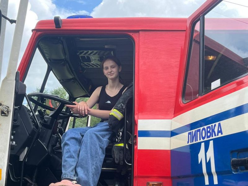 Спасатели не оставили без внимания ребят из круглосуточного палаточного лагеря