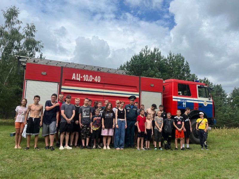 Спасатели не оставили без внимания ребят из круглосуточного палаточного лагеря Спасатели не оставили без внимания ребят из круглосуточного палаточного лагеря