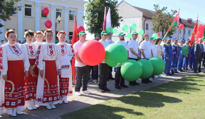 Гордимся тобой, Беларусь! Костюковичи отмечают День Независимости