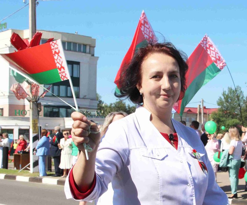 Только вместе, только вперед: торжественное шествие в Костюковичах