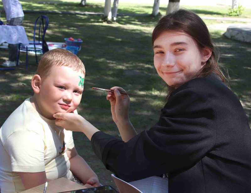 Единые и непобедимые! Праздничная атмосфера царит в Костюковичах