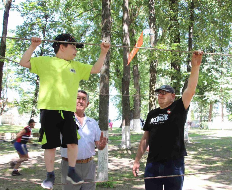 Единые и непобедимые! Праздничная атмосфера царит в Костюковичах