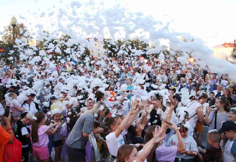 Пенная вечеринка прошла в центре Костюковичей