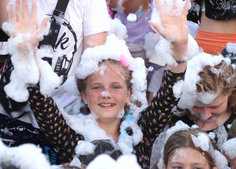 Пенная вечеринка прошла в центре Костюковичей