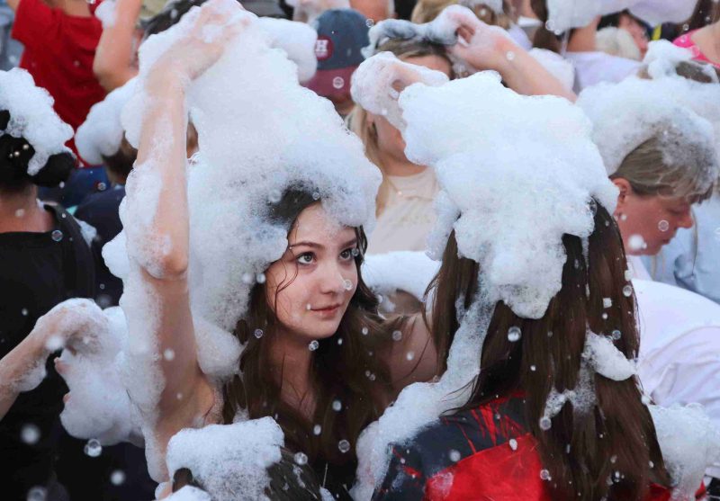 Пенная вечеринка прошла в центре Костюковичей